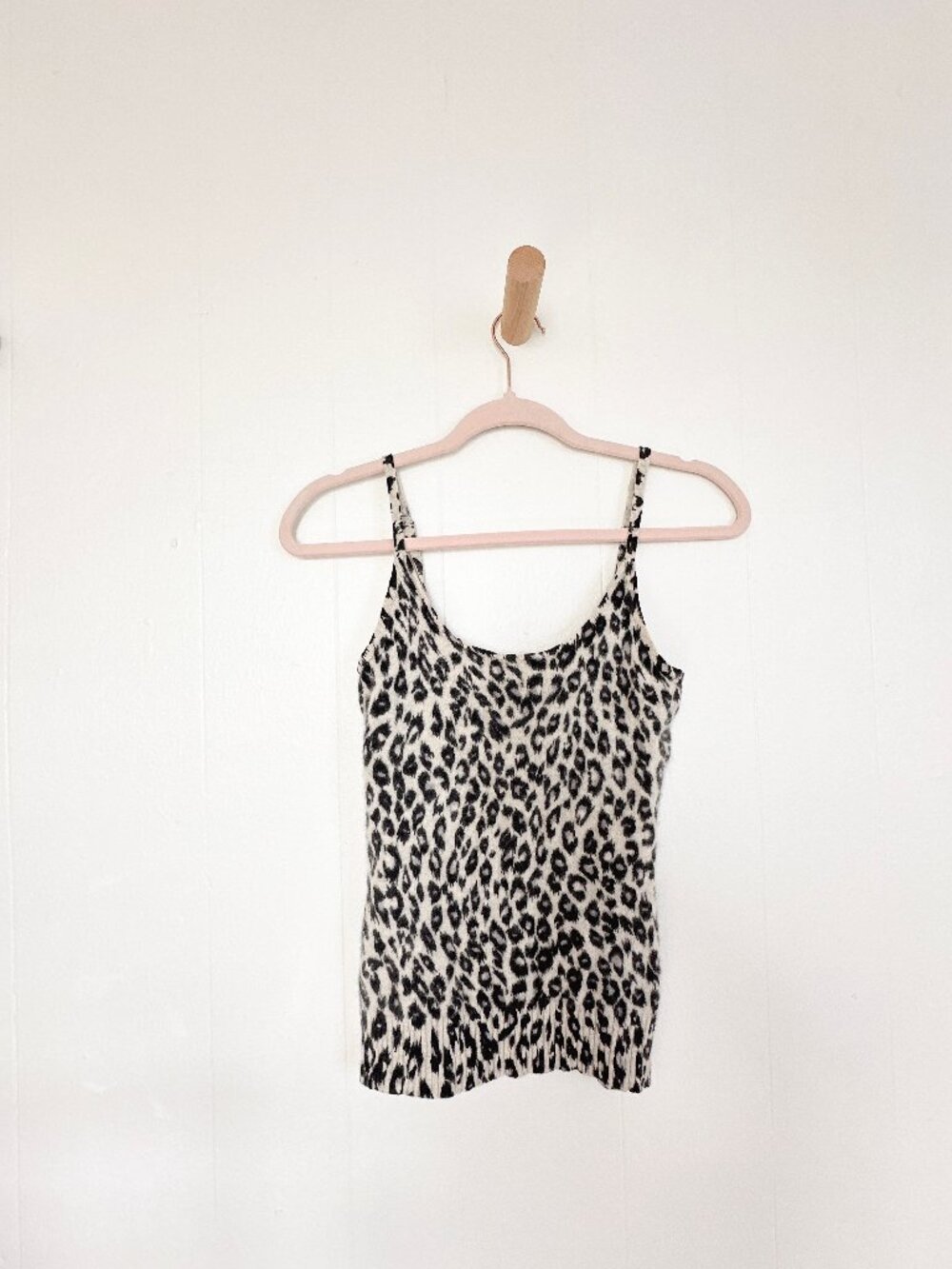 VHTF Vintage bebe Snow Leopard 100% Cashmere Knit Cami Tank Top BBLW20 Medium